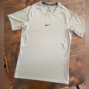 Nike Pro Men's Dri-Fit Performance Tee Slim Fit - Light Army